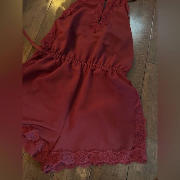 NEW Kendall & Kylie Burgundy Haltered Romper - Picture 3 of 7